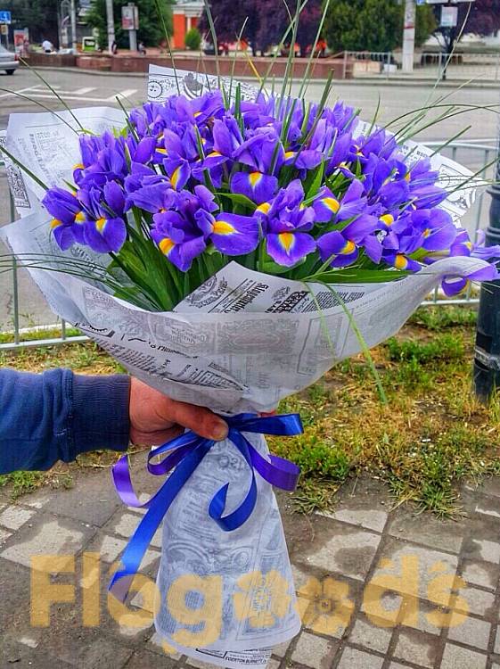 Букет «101 ирис» за 31 665 руб.